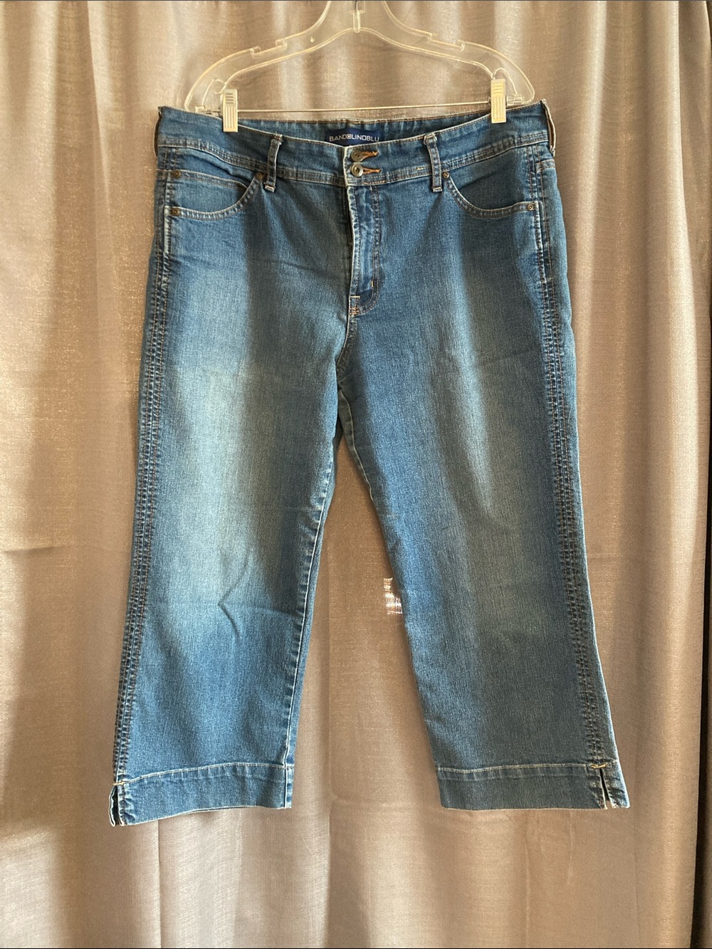 Bandolino Blue Relaxed Cropped Women's Jeans